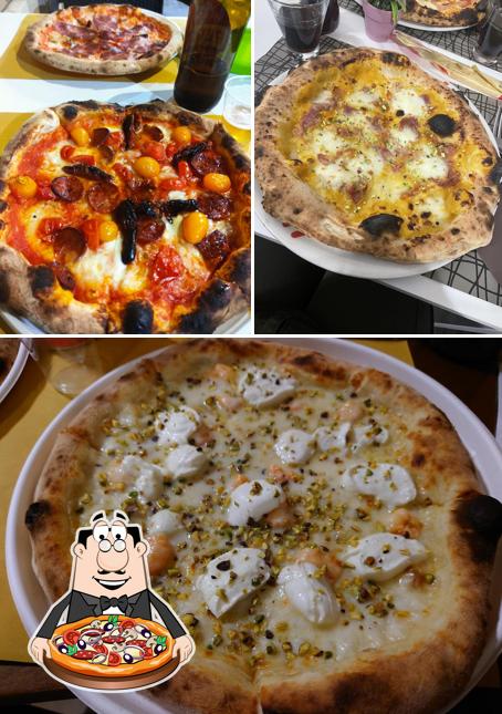 Ordina tra le svariate varianti di pizza