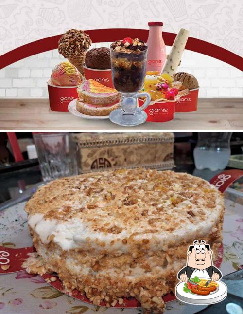 Ice cream at Gianis - Ice cream, shakes & sundaes