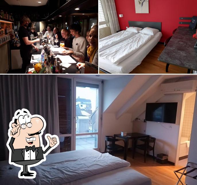 Siediti a un tavolo di Hotel Kino Bar Loge