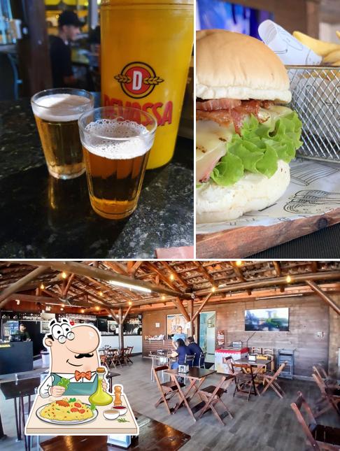 A imagem da comida e interior no Pé na Areia - Comes e Bebes