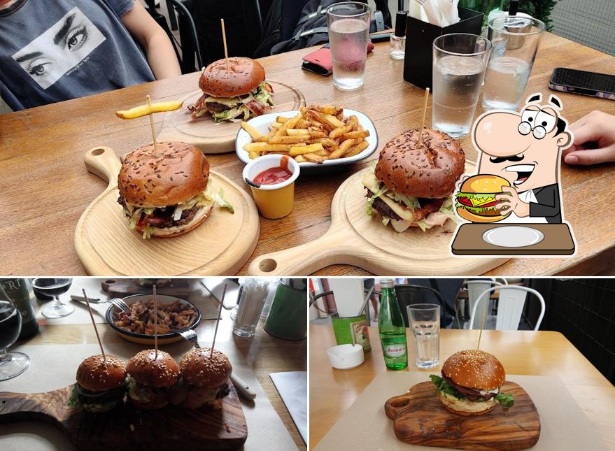 Submarine Burger Frankopanska propone un'ampia quantità di opzioni per gli amanti dell'hamburger