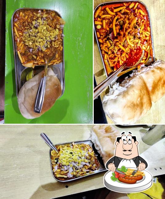 Food at Mun Mun Misal Pav Centre