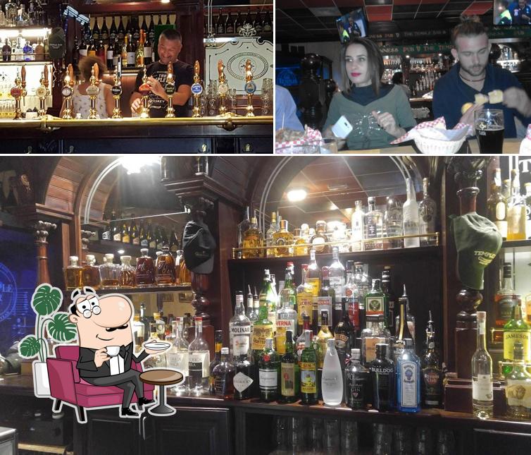 Siediti a un tavolo di The Temple Bar