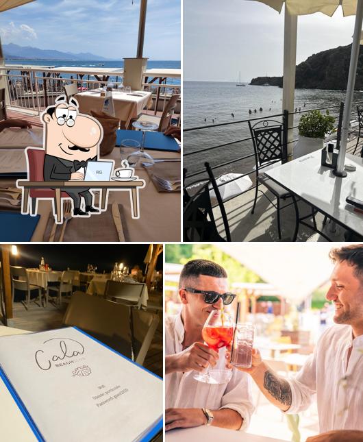 Siediti a un tavolo di Cala Beach Club