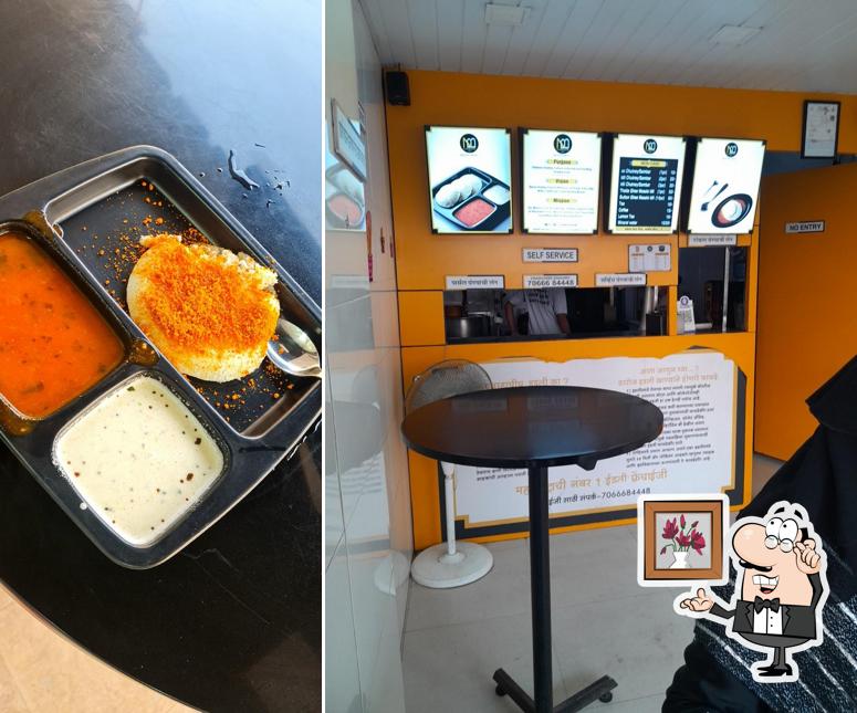 The interior of Naadbramha Idli Loni Kalbhor
