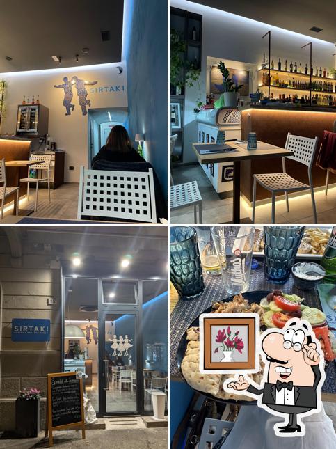 Siediti a un tavolo di Sirtaki Cucina e Bottega Greca Siediti a un tavolo di Sirtaki Cucina e Bottega Greca
