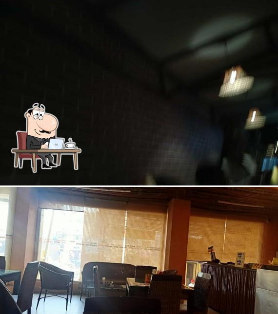 Take a seat at one of the tables at mojos restaurant