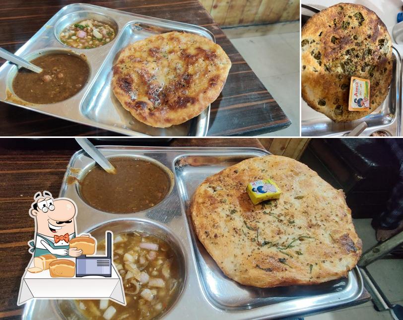 Garlic bread at Brother’s Kulcha Hub Best Kulcha in Amritsar