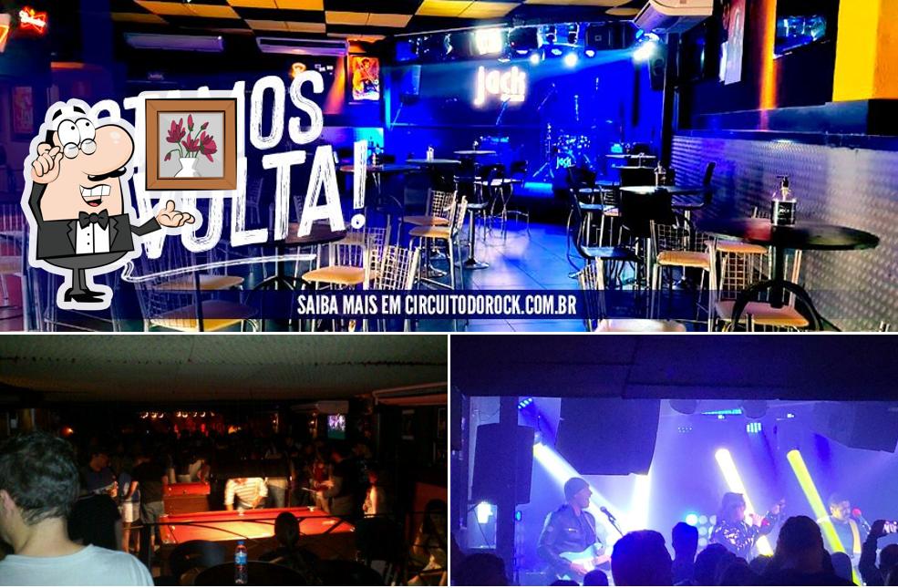 Esta é a imagem ilustrando interior e comida no Jack Rock Bar