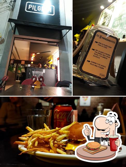 Peça um dos hambúrgueres oferecidos no Pilgrim Burgers (apenas delivery e retirada)