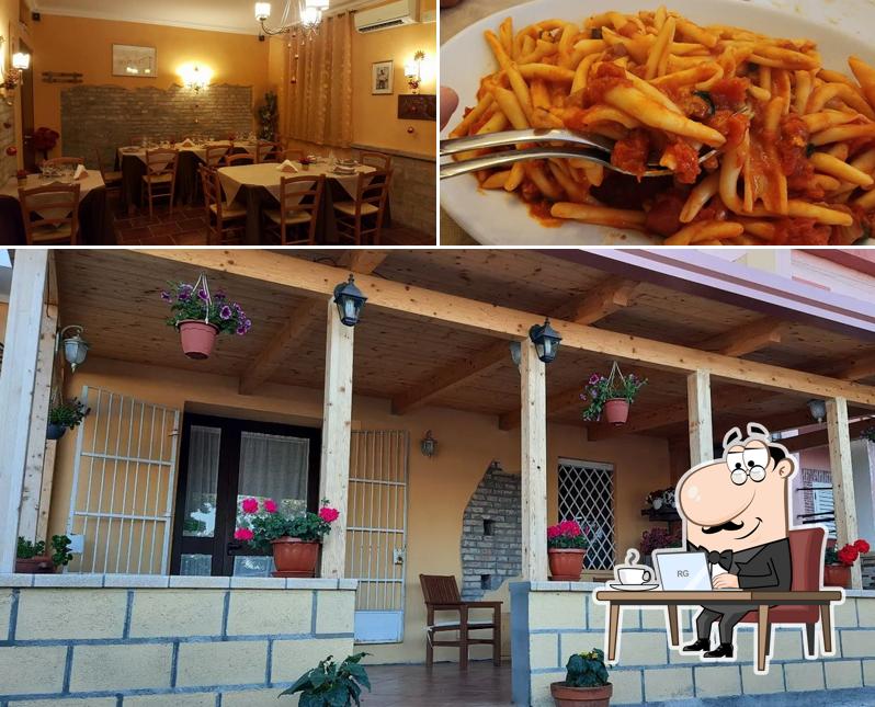 La interni e cibo del ristorante