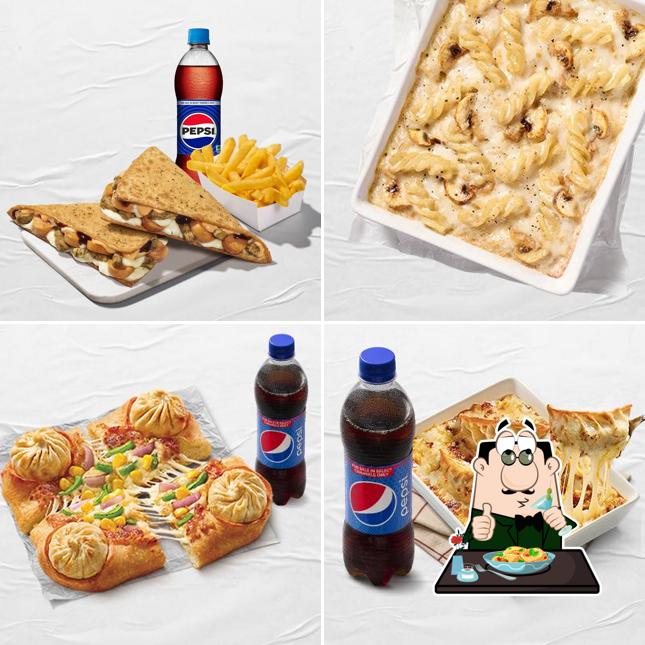 Food at Pizza Hut Cargo Hub Delhi Airport, Delhi