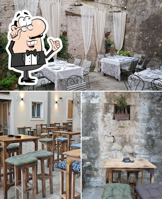 Siediti a un tavolo di Ulixes Wine Garden