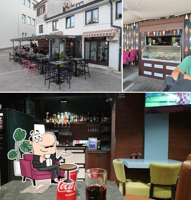 Siediti a un tavolo di Fast food Buddy s Matulji