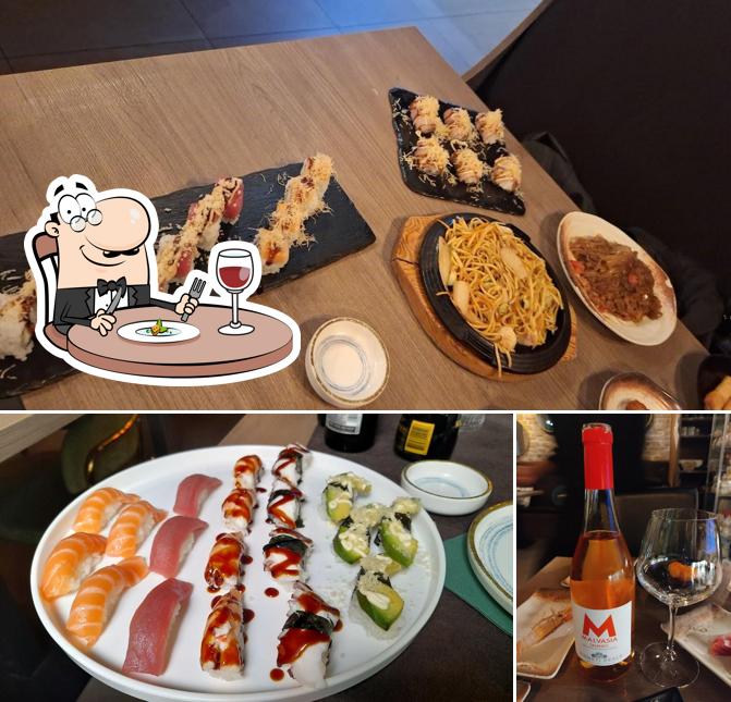 La immagine della cibo e vino di Mayumi Sushi Fusion