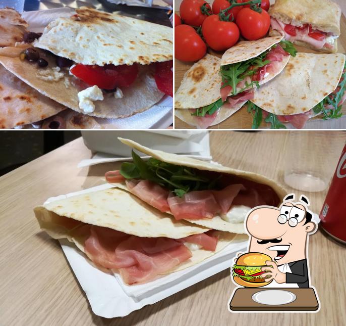 Gli hamburger di Piadineria L'Angolo Tondo potranno incontrare molti gusti diversi
