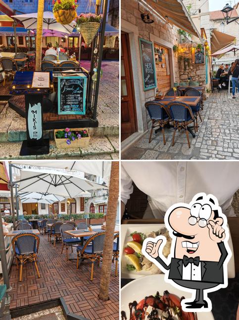 Siediti a un tavolo di Miki's Food & Bar