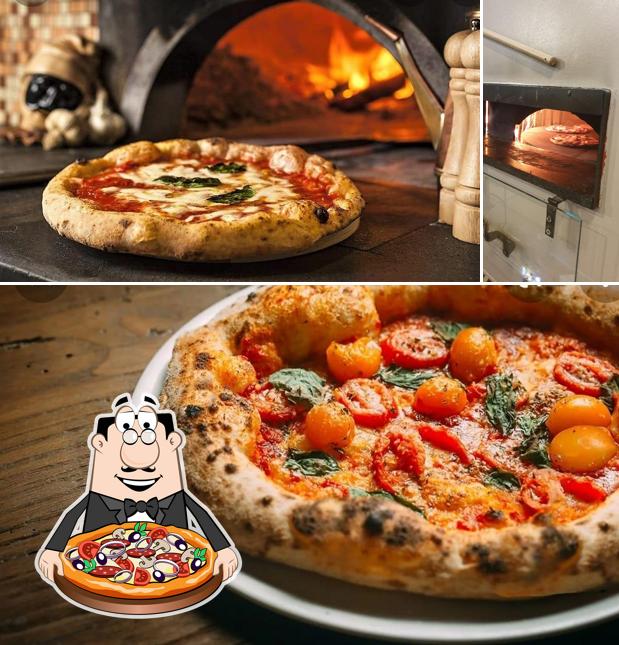 A Da Martino, puoi provare una bella pizza