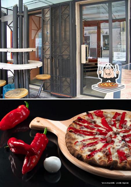 A Pizzeria La Cannata, puoi goderti una bella pizza
