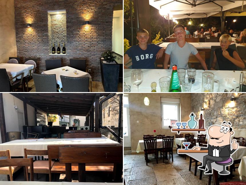 Siediti a un tavolo di Restoran Rialto