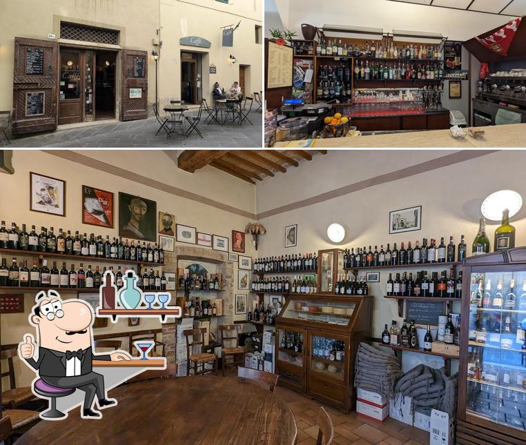 Dai un'occhiata agli interni di Caffè Italiano
