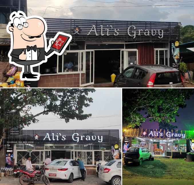 ALI'S GRAVY