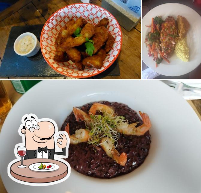 Platos en Casa Nossa Lounge