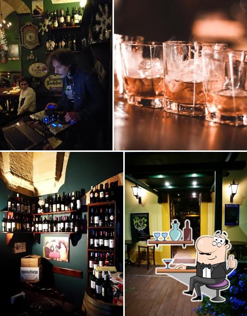 Siediti a un tavolo di Flatus Vitae Beer Pub