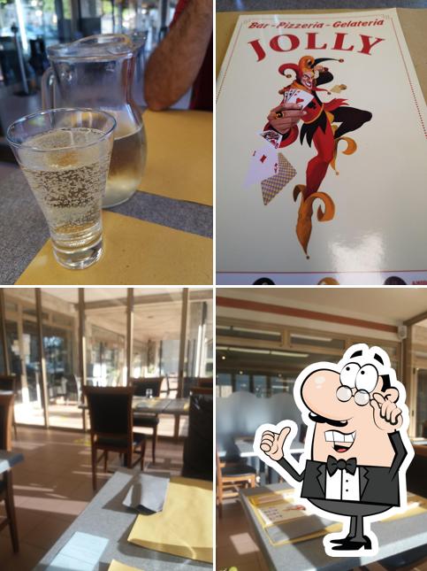Dai un'occhiata agli interni di Bar Jolly Pizzeria