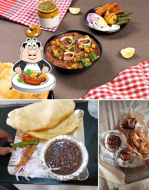Food at Delhi Ke Famous Chhole Bhature