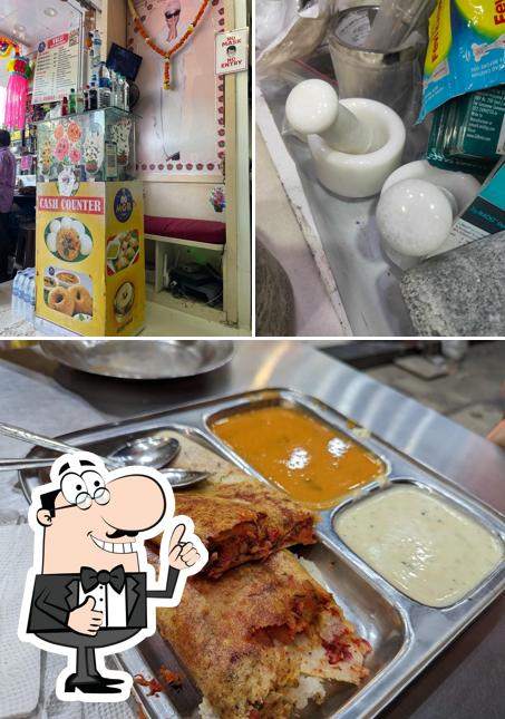 Here's a pic of Shri Valli Fast Food Center