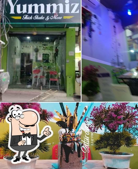Take a seat at one of the tables at Yummiz thickshake and more