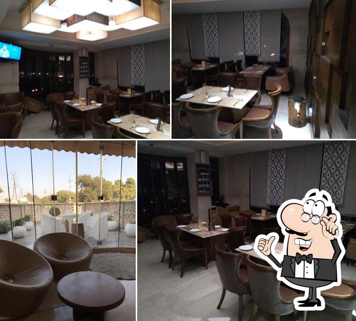 Cafe Lounge - Clark's Inn Suites