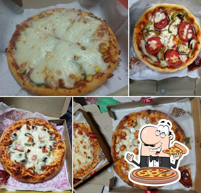 Order pizza at Ahaa Re! Pizza
