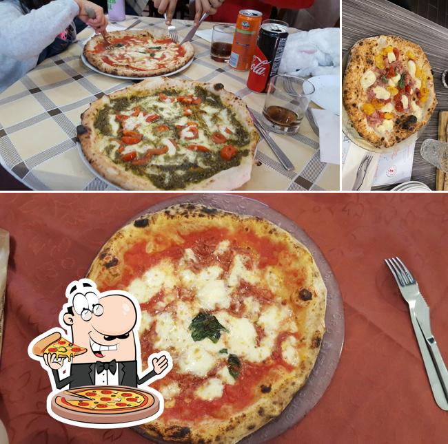 Ordina una pizza a Pizzeria Starita a Materdei