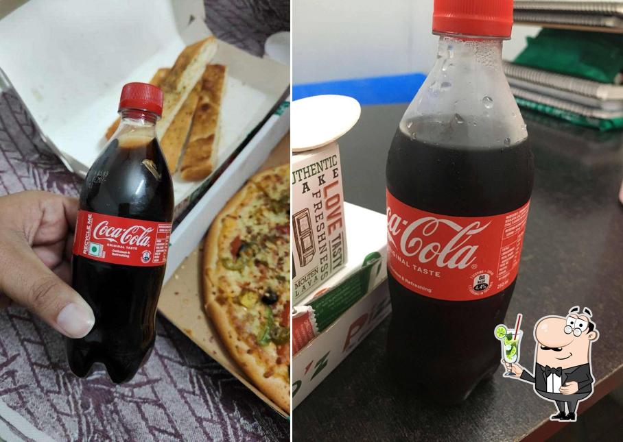 Enjoy a beverage at La Pino'z Pizza