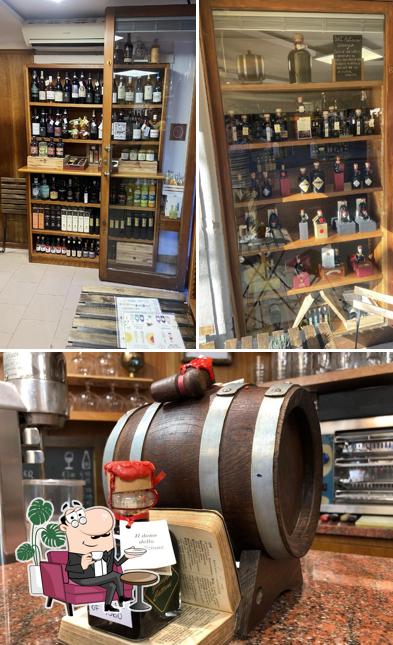Dai un'occhiata agli interni di MOKACCINO KAFE
