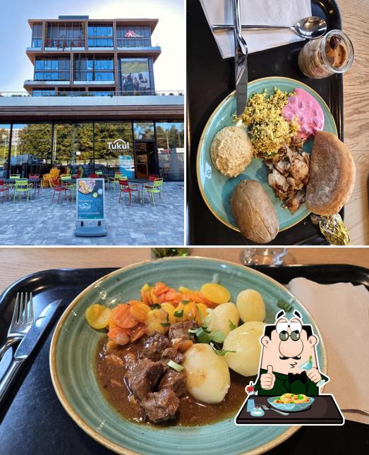 La foto di cibo e interni da Tukul restaurant
