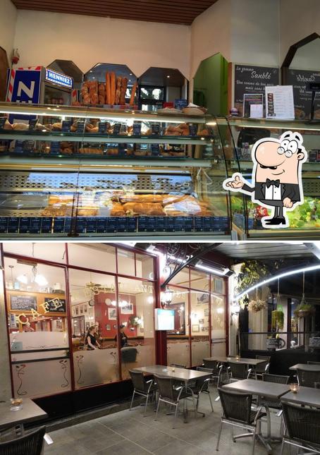Gli interni di Cafe Restaurant des Voyageurs