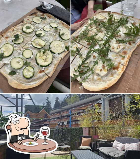 La cibo e interni del ristorante