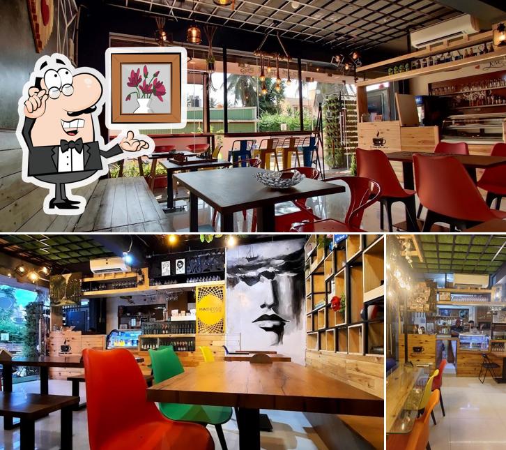 Check out how HAS#TAG CAFE looks inside