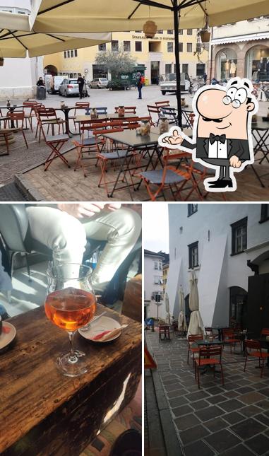 Dai un'occhiata agli interni di Waag Café