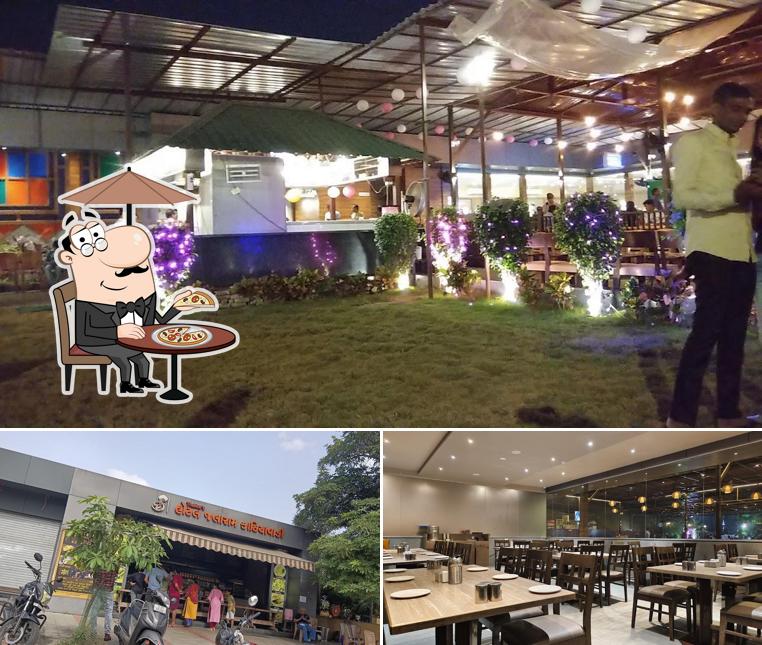 Thakkar's Hotel Jalaram Kathiyawadi is distinguished by exterior and interior