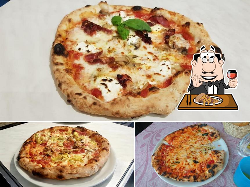 Prova una pizza a Antica Osteria Sibilla