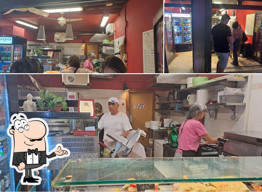 Gli interni di Pizzeria L'Angelo