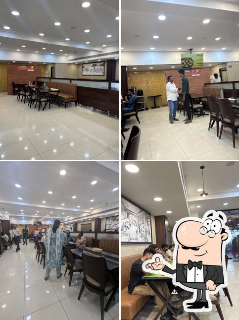 The interior of Erode Amman Mess (ஈரோடு அம்மன் மெஸ்)