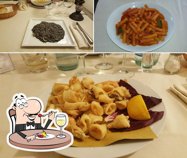 Platti al Ristorante Pizzeria alla Fontana