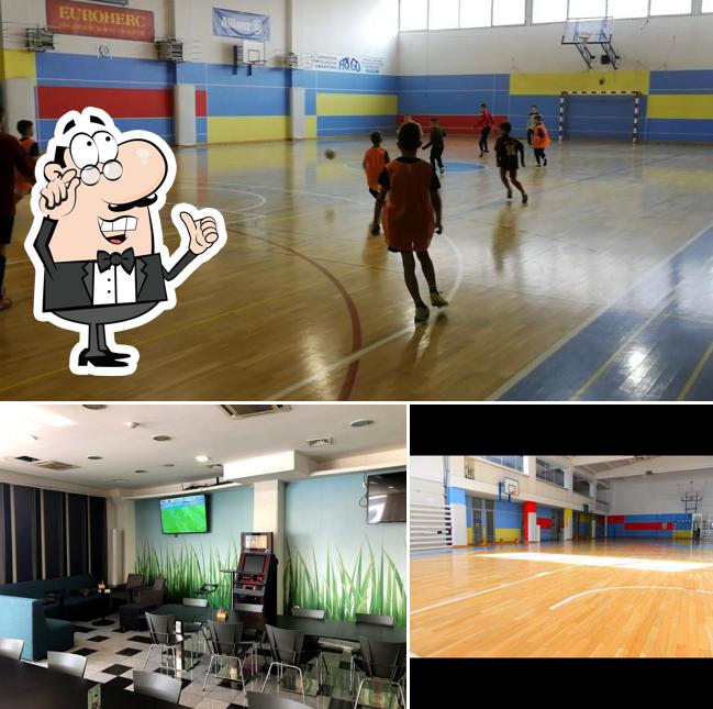 Dai un'occhiata agli interni di SC Supra Sport