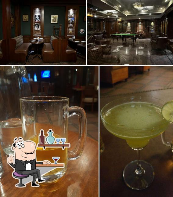 The image of interior and drink at GEOFFREY'S- THE PUB