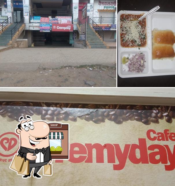 The exterior of Cafe cremyday